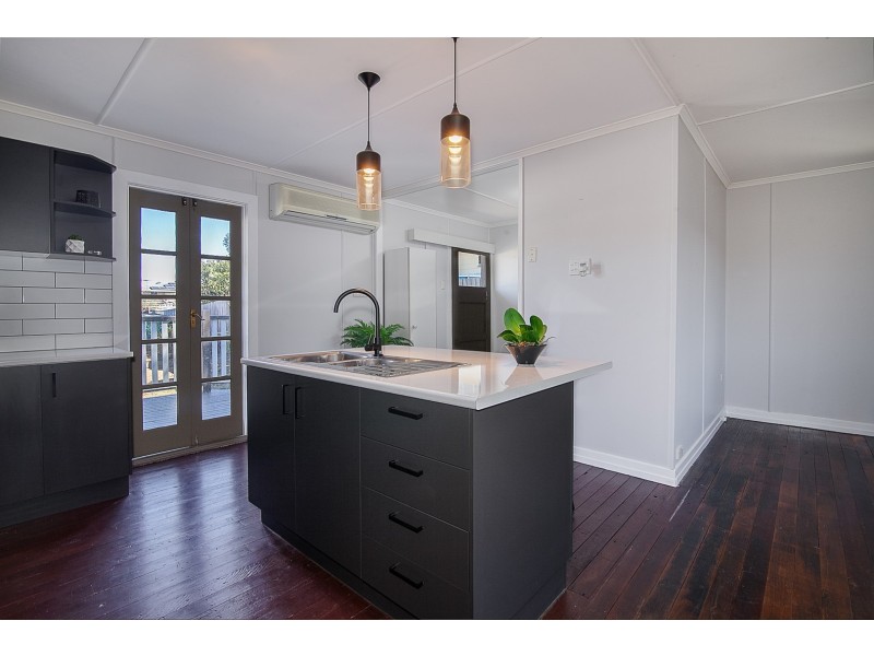 217 Blackstone Road, Silkstone QLD 4304