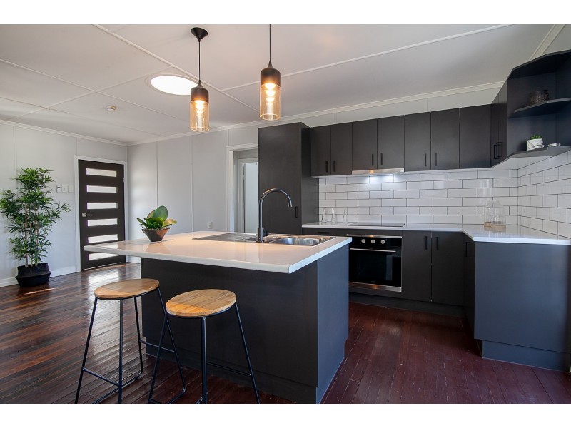 217 Blackstone Road, Silkstone QLD 4304