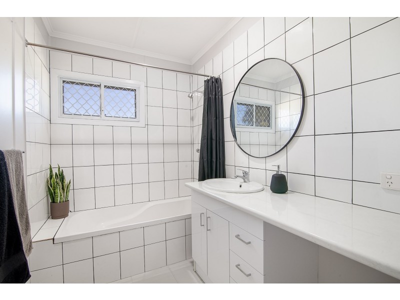 217 Blackstone Road, Silkstone QLD 4304