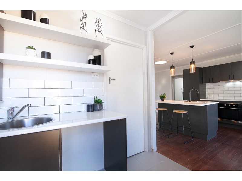 217 Blackstone Road, Silkstone QLD 4304