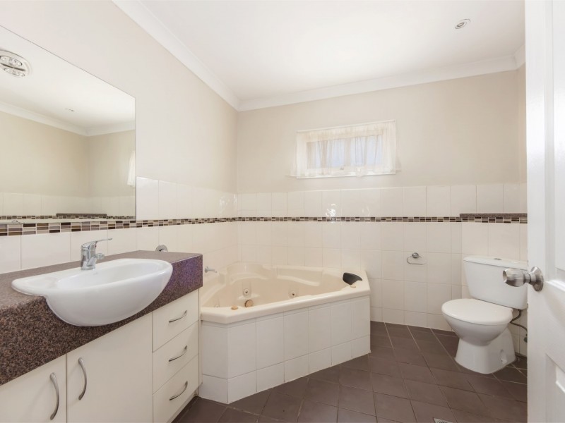 181 Raceview Street, Raceview QLD 4305