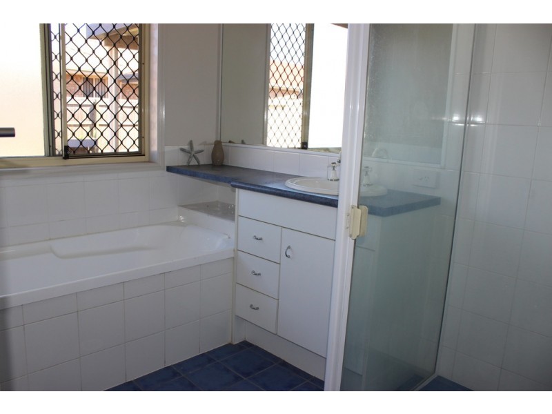 24 Banksia Drive, Raceview QLD 4305