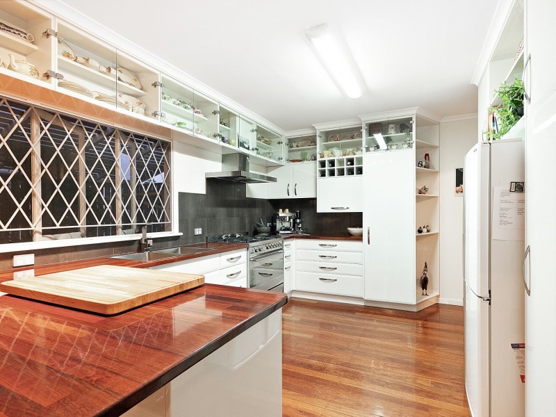 7 Lloyd George Street, Eastern Heights QLD 4305