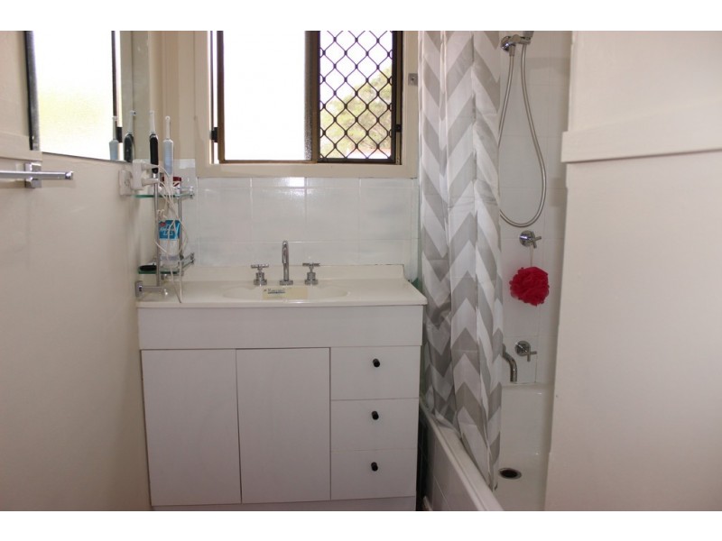 2 Leslie Street, East Ipswich QLD 4305