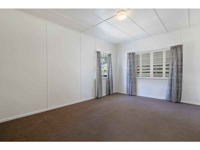 25 Coleman Street, Leichhardt QLD 4305