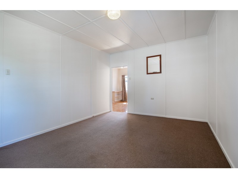 25 Coleman Street, Leichhardt QLD 4305