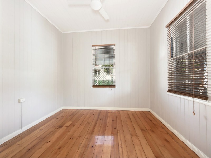 37 Martin Street, Woodend QLD 4305
