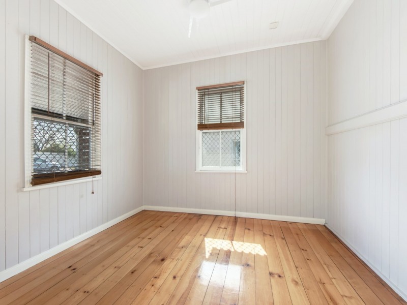 37 Martin Street, Woodend QLD 4305