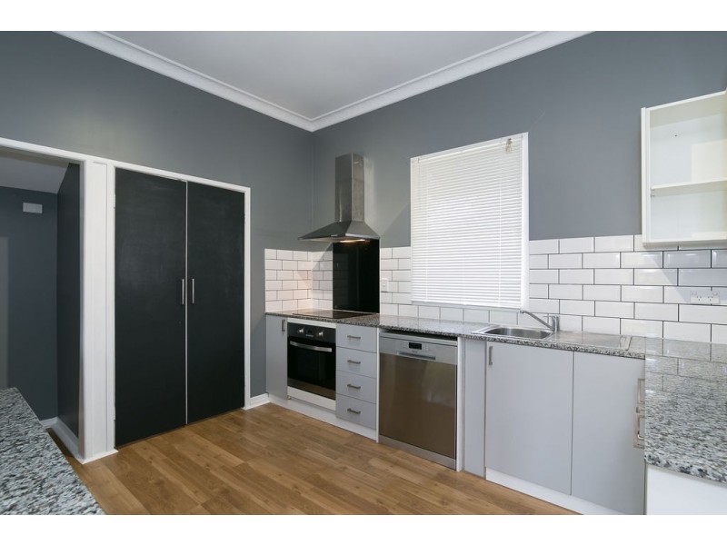 44 Russell Street, Silkstone QLD 4304