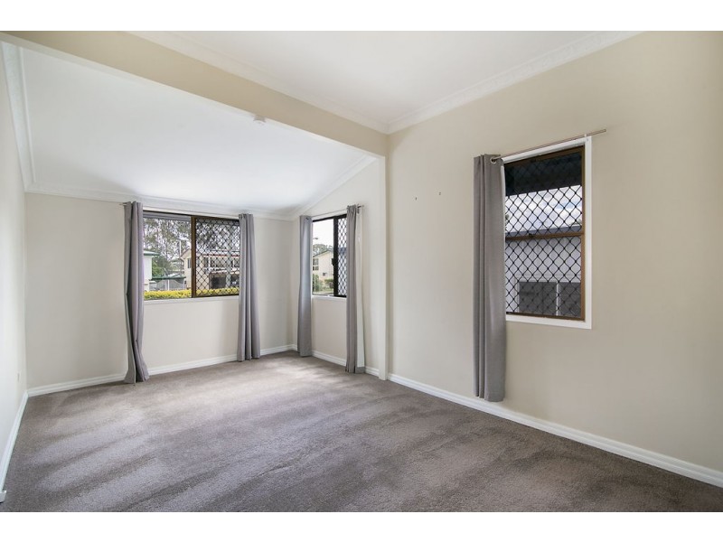 44 Russell Street, Silkstone QLD 4304