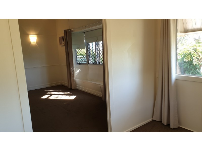 43 Chermside Road, Eastern Heights QLD 4305