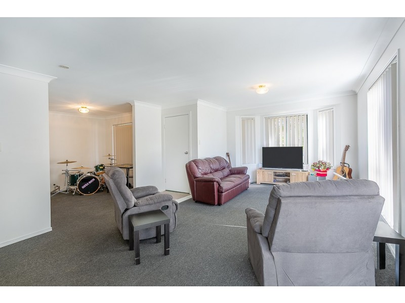 6 Morris Street, Flinders View QLD 4305