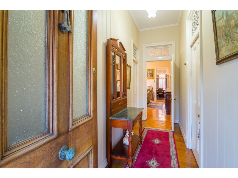 9 Briggs Road, Ipswich QLD 4305