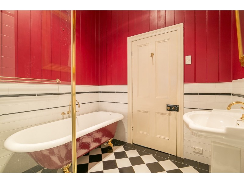 9 Briggs Road, Ipswich QLD 4305