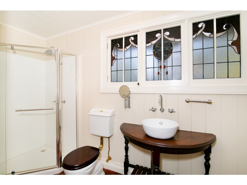 9 Briggs Road, Ipswich QLD 4305