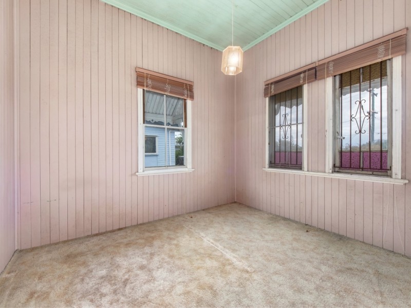 21 Blackstone Road, Eastern Heights QLD 4305