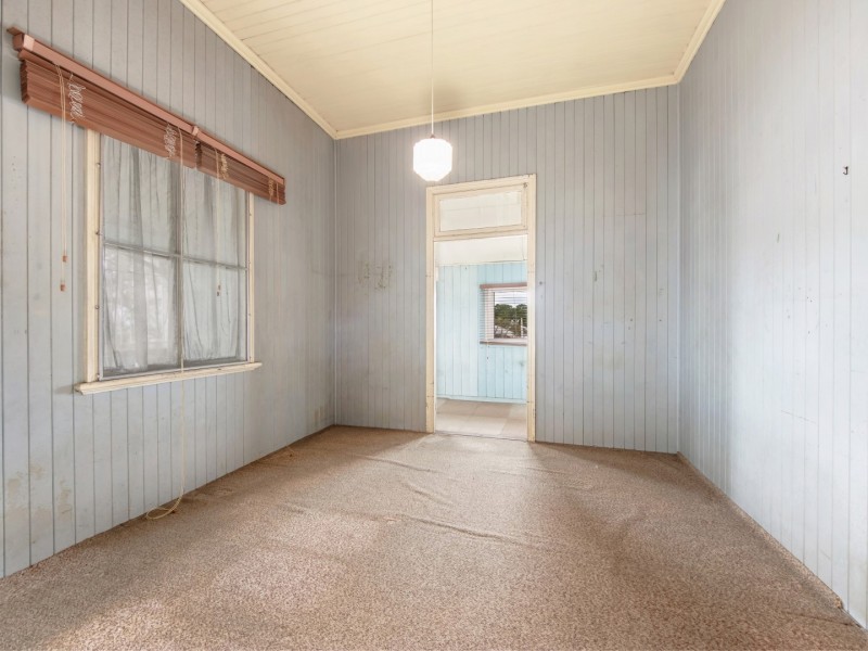 21 Blackstone Road, Eastern Heights QLD 4305