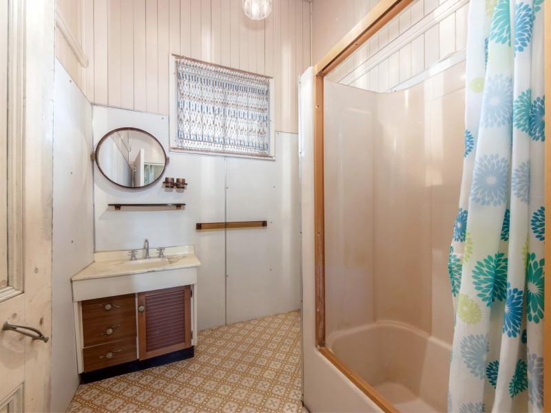 21 Blackstone Road, Eastern Heights QLD 4305