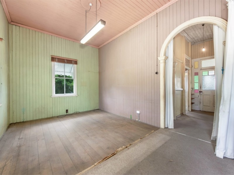 21 Blackstone Road, Eastern Heights QLD 4305