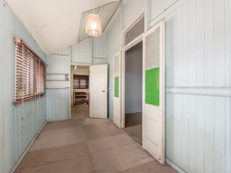 21 Blackstone Road, Eastern Heights QLD 4305