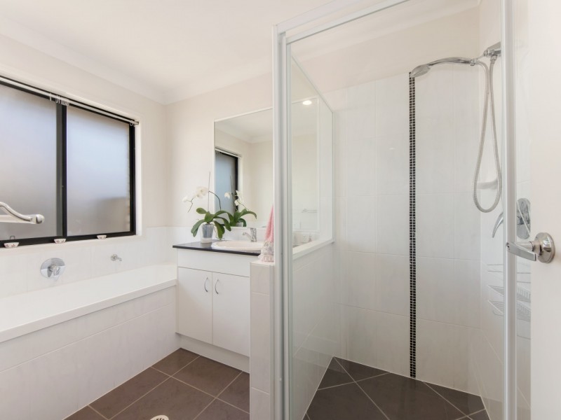 4 Atlantic Drive, Brassall QLD 4305