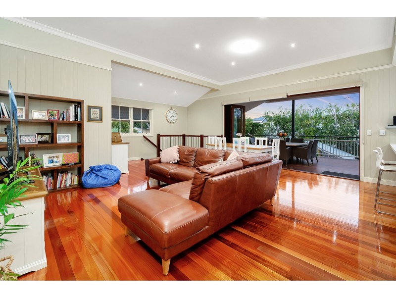 2 Queen Street, Newtown QLD 4305