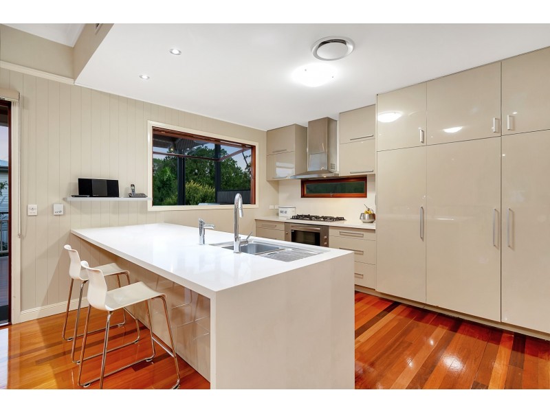 2 Queen Street, Newtown QLD 4305