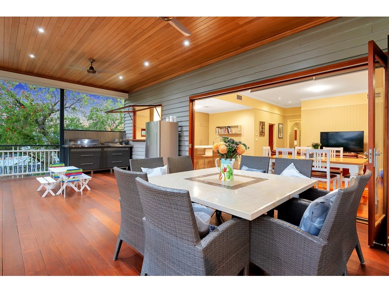 2 Queen Street, Newtown QLD 4305