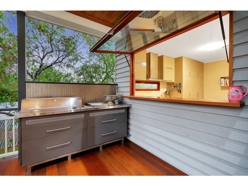 2 Queen Street, Newtown QLD 4305