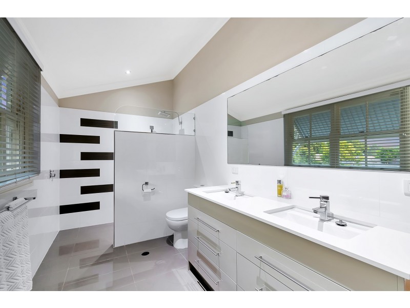 2 Queen Street, Newtown QLD 4305