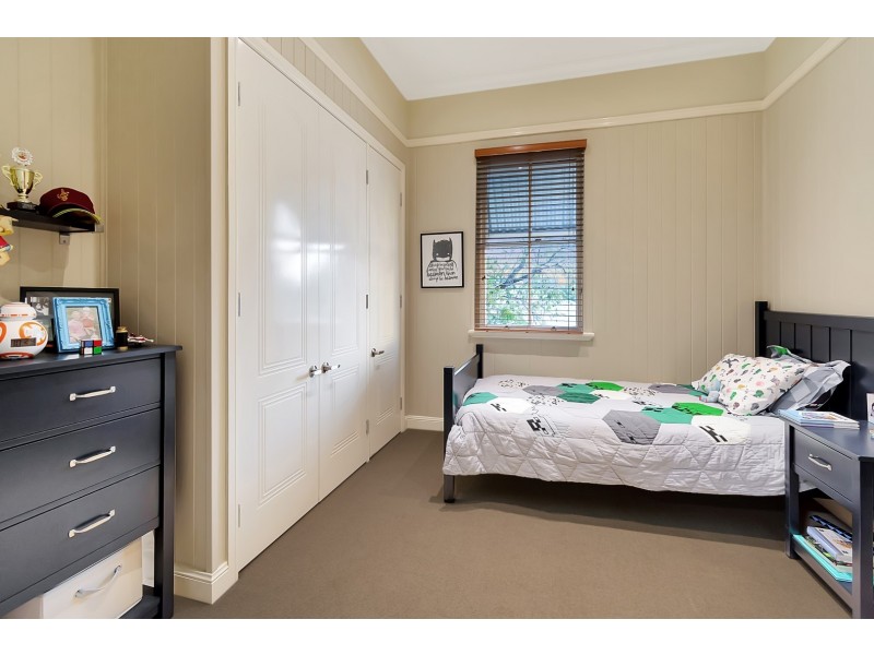 2 Queen Street, Newtown QLD 4305