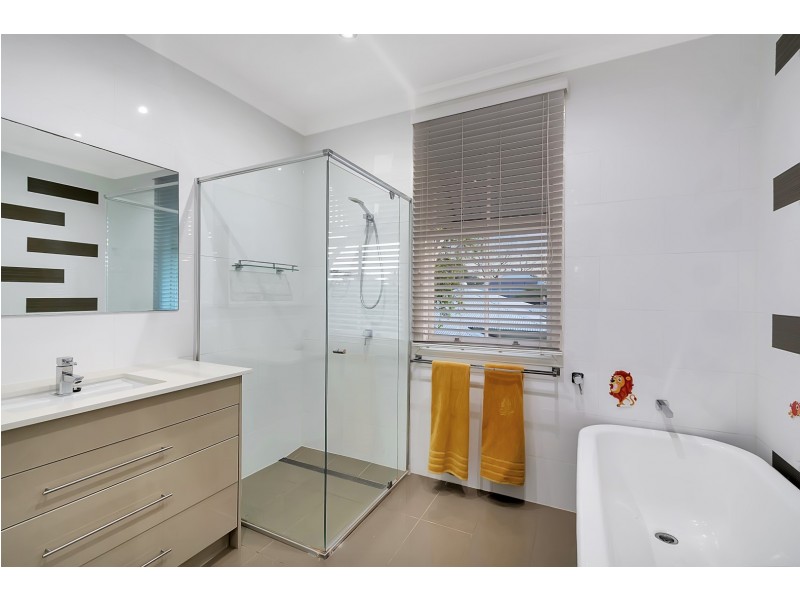 2 Queen Street, Newtown QLD 4305