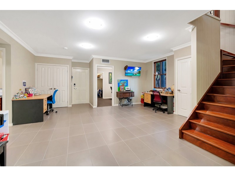 2 Queen Street, Newtown QLD 4305