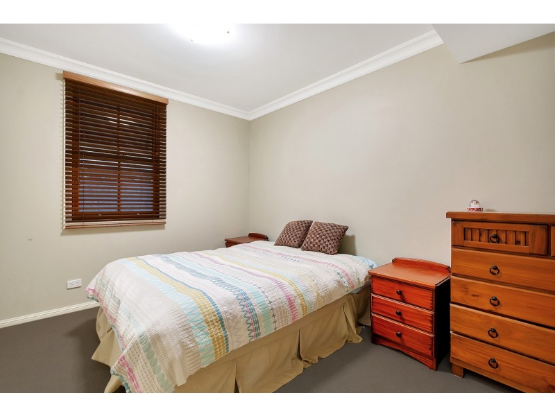 2 Queen Street, Newtown QLD 4305