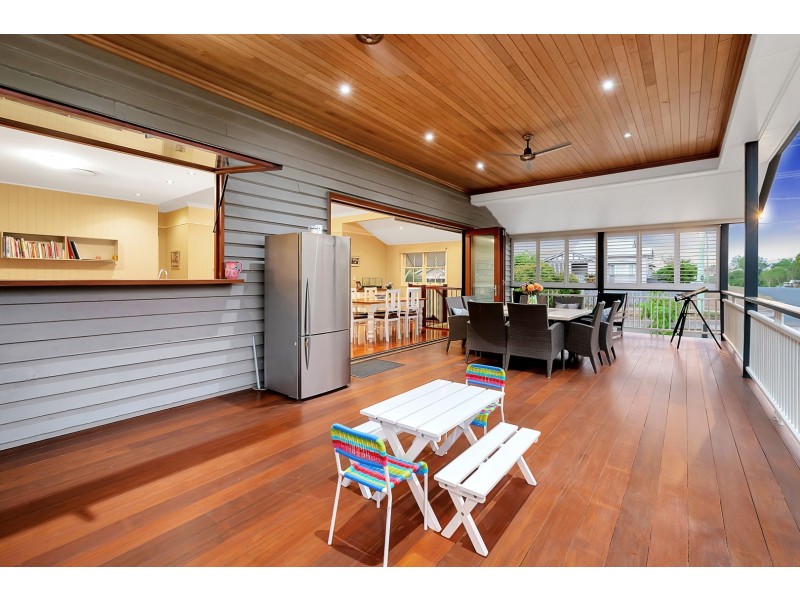 2 Queen Street, Newtown QLD 4305