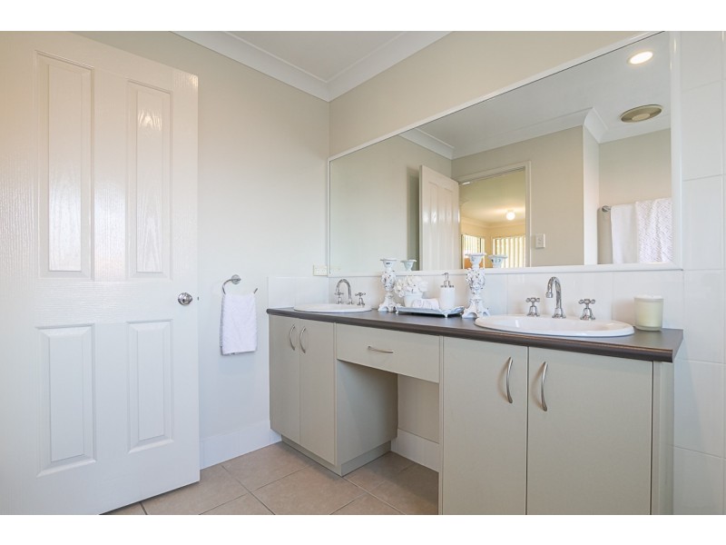 79 Kensington Drive, Flinders View QLD 4305