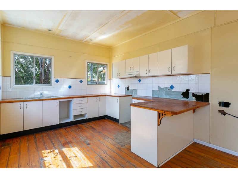 16 Bergins Hill Road, Bundamba QLD 4304