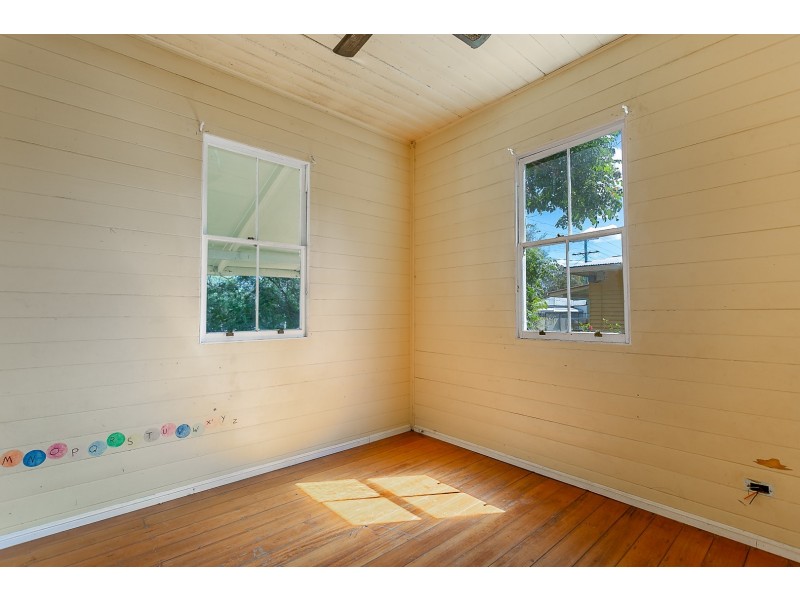 16 Bergins Hill Road, Bundamba QLD 4304