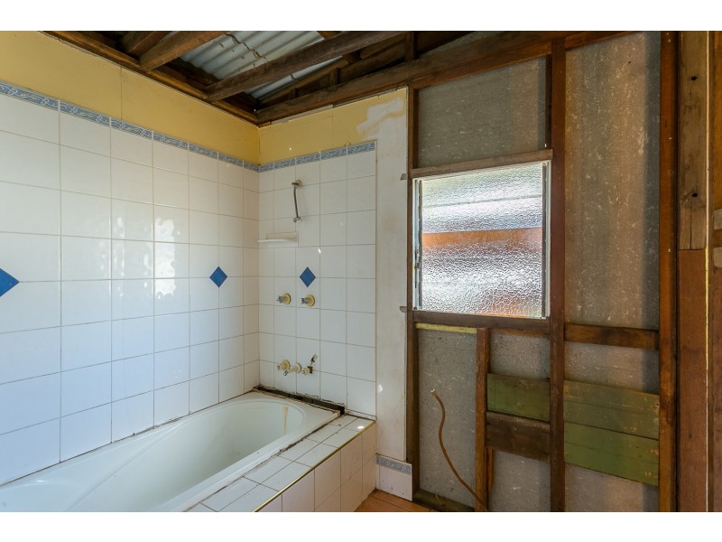 16 Bergins Hill Road, Bundamba QLD 4304