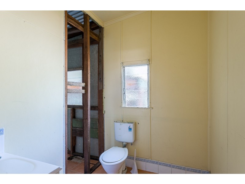 16 Bergins Hill Road, Bundamba QLD 4304