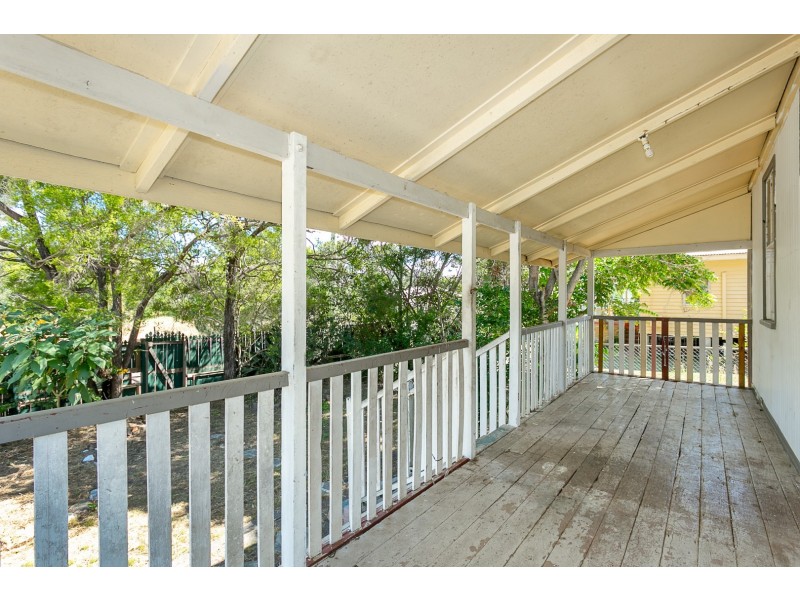 16 Bergins Hill Road, Bundamba QLD 4304