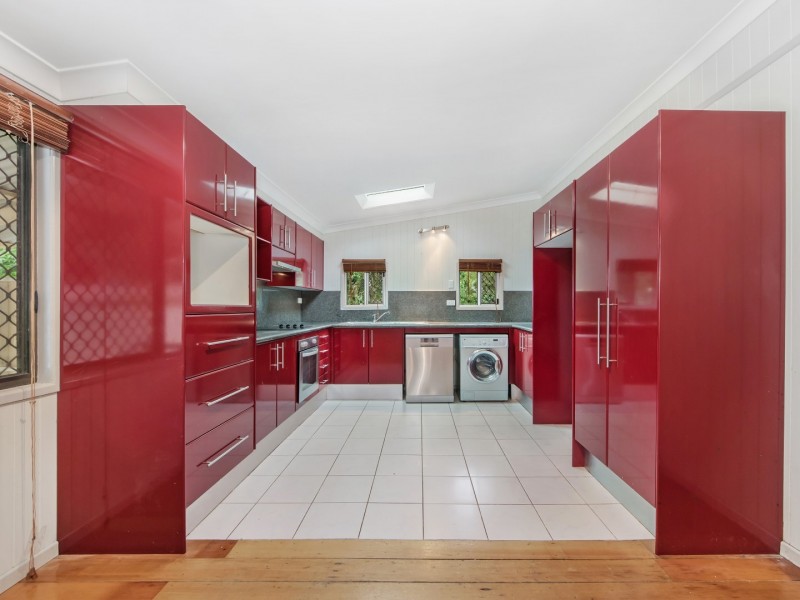 8 George Street, Blackstone QLD 4304
