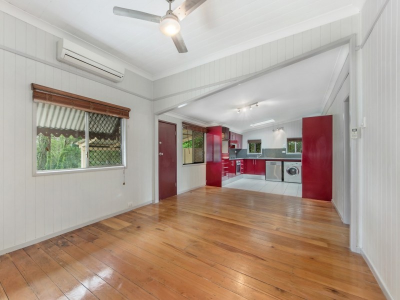8 George Street, Blackstone QLD 4304