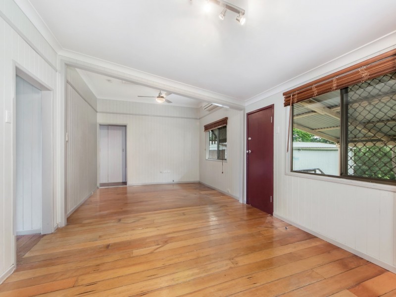 8 George Street, Blackstone QLD 4304