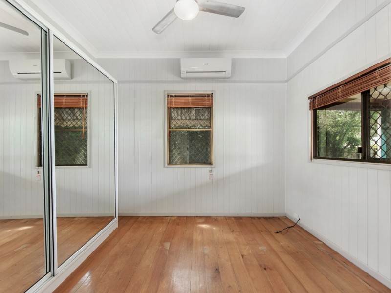 8 George Street, Blackstone QLD 4304