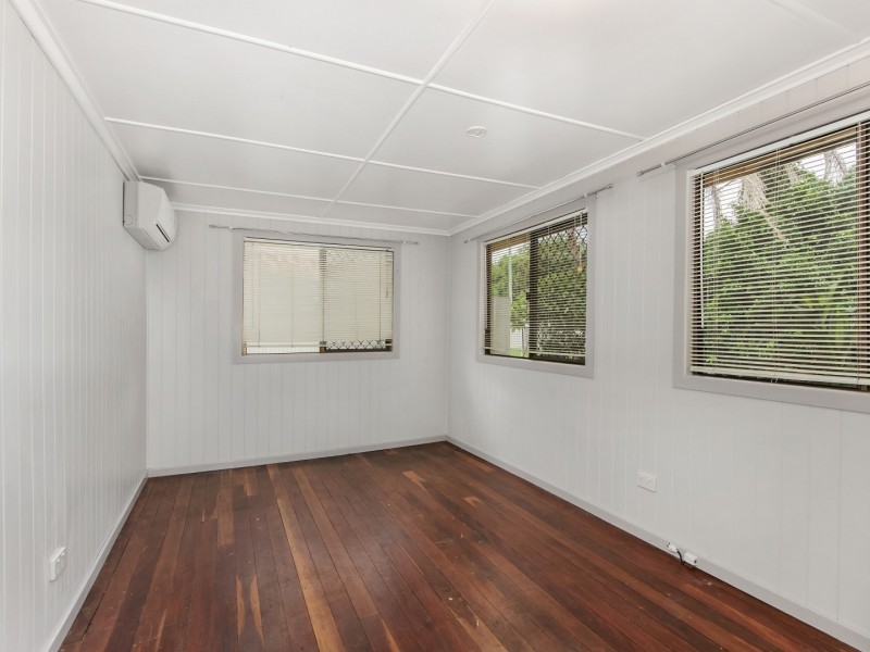 8 George Street, Blackstone QLD 4304