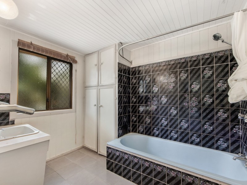 8 George Street, Blackstone QLD 4304