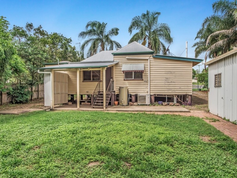 8 George Street, Blackstone QLD 4304