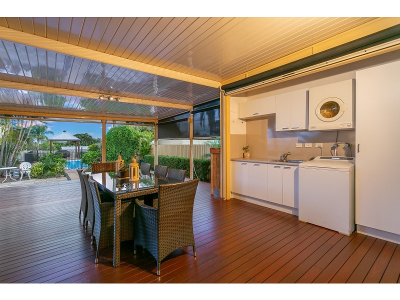 8 Menzies Lane, Eastern Heights QLD 4305