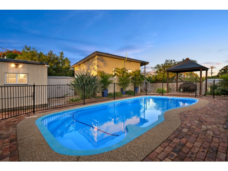 8 Menzies Lane, Eastern Heights QLD 4305